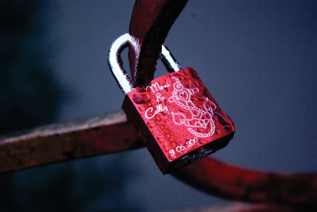 red padlock